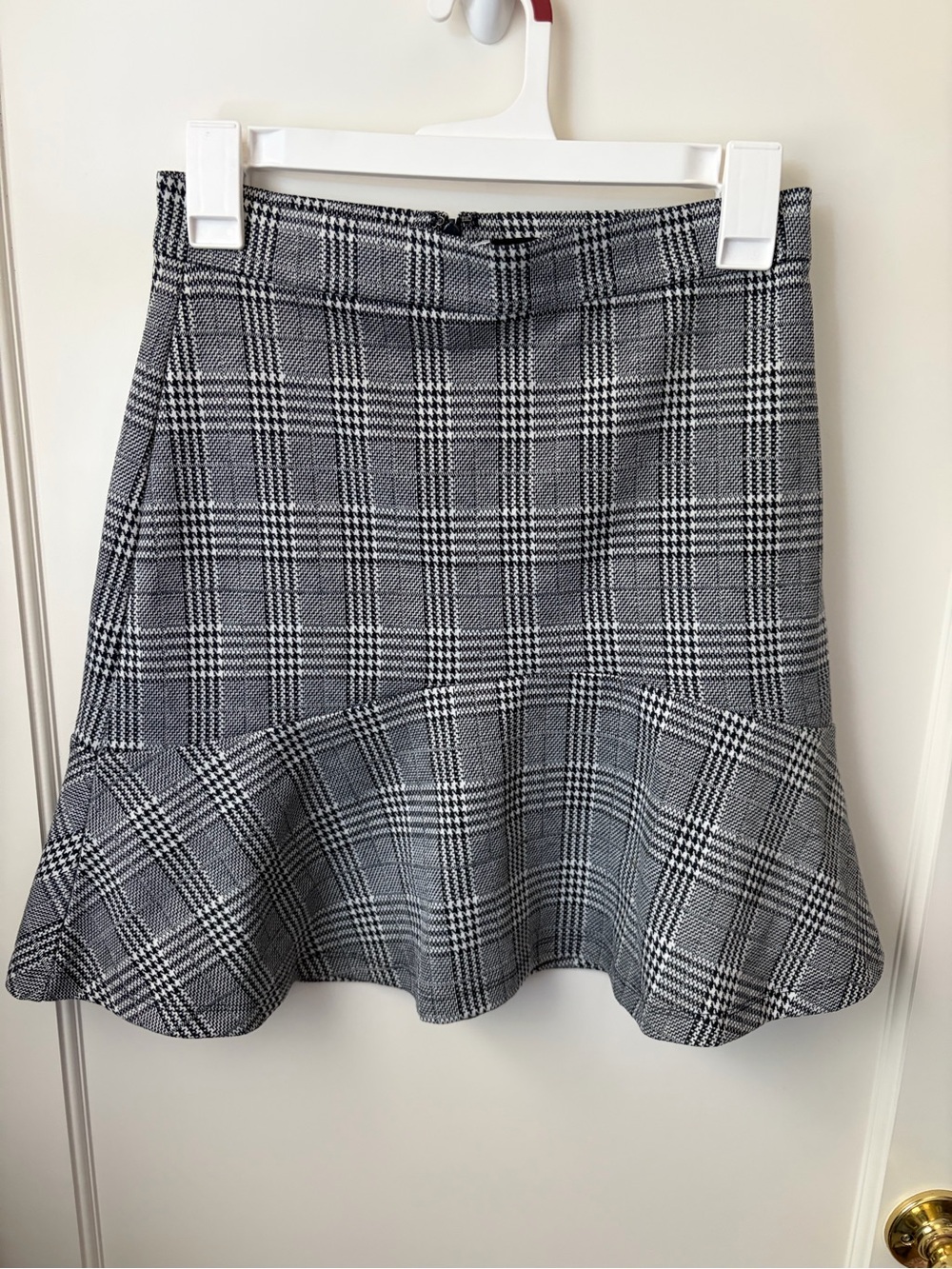 Banana Republic Factory Black & White Plaid Flounce-Hem Mini Skirt